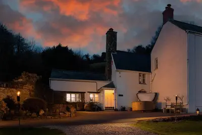 Image de The Old Farmhouse - sleeps 6 guests  in 3 bedrooms