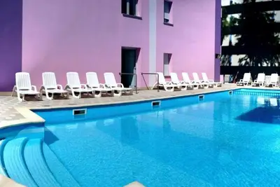 Image de Appartement moderne, grande terrasse et piscine partagée
