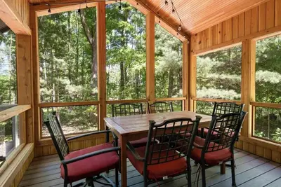 Image de Cozy 4-bedroom house in Harbor Springs! 5 minutes to Nub's Nob & Boyne Highlands