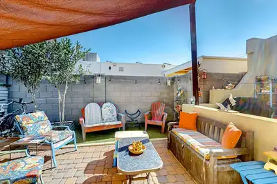 Image de Dog-friendly Spanish Mediterranean home with private hot tub, patio, grill, Ac