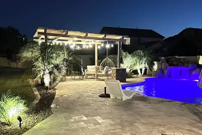 Image de Luxury Gilbert Home 4Bed 4Bath Heated Pool, Park, Gym, and More