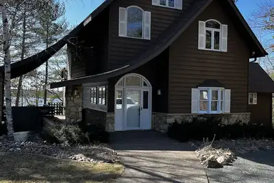 Image de Sleepy Deer Chalet! Spacious, Well-Appointed home on Beautiful Lake Wapogasset!