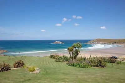 Image de A large three bedroomed apartment in West Pentire, Crantock.