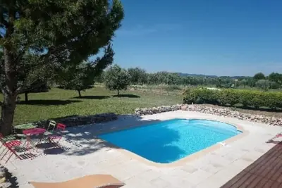 Image de Villa de plain pied avec terrasse, Bbq et piscine
