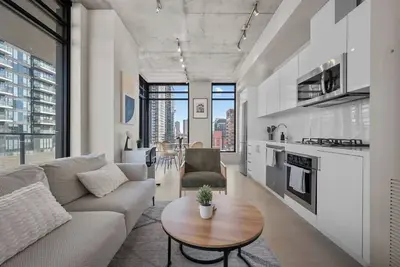 Image de Calgary Tower View | King Bed | Pool | Gym | Ac