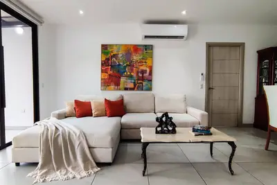 Image de Cozy 3-bedroom condo with Ac and WiFi in welcoming San Salvador.