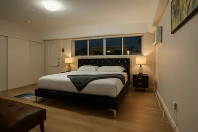 Image de A newly renovated boutique hotel at Hollywood Beach, Fl, steps from the sand.