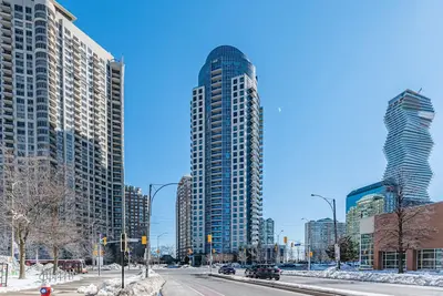Image de Executive 2br-2bath Condo, High Floor, Parking