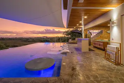 Image de Luxury 4-bedroom villa with breathtaking views and amazing swimming pool