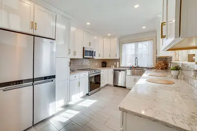 Image de Spacious Illinois Home w\/ Grill & Fenced-In Yard!