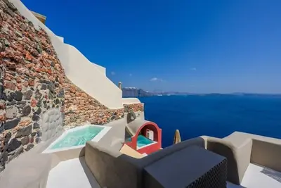 Image de Beautiful Santorini Villa | 1 Bedroom | Villa Blissful Retreat | Breathtaking Caldera Sea Views & Outdoor Hot Tub | Oia
