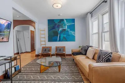 Image de 9 Br/14 Beds+Game room+Central Location