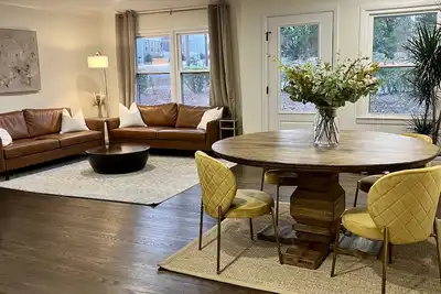 Image de Fully Renovated Home walking distance to downtown Belmont. 10 Min to Clt Airport