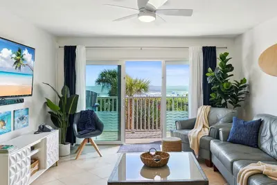 Image de 2bd/2ba Cocoa Beach Oceanfront, Pool & All Downtown!