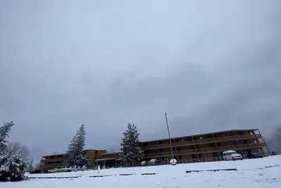 Image de Cozy three bedroom, ski-in ski-out condo located 2 miles off exit. Sleeps 10