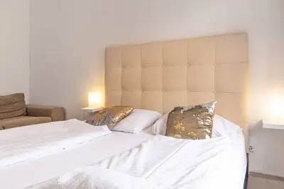 Image de Massive 6br Apt. at Millenium City for big Groups