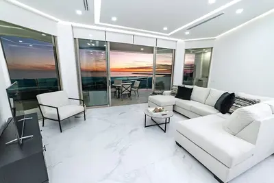 Image de Esmeralda Beach Resort 3 Bedrooms Condo C 503
