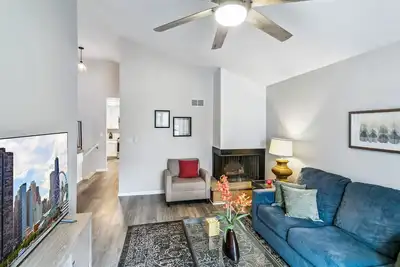 Image de Spacious home near Dt Libertyville w/ Rec Room!
