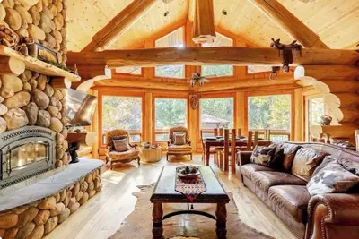 Image de Elegant Mountain-View Hideaway Lodge