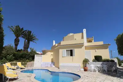 Image de Villa 'Carvoeiro Ceu' avec vue sur la mer, piscine privée et Wi-Fi