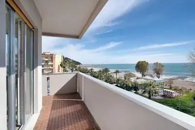 Image de Appartement 'Fronte Mare - Marina Di Andora' avec balcon, Wi-Fi et climatisation