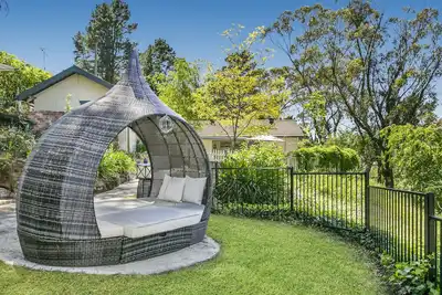 Image de Experience Lavender Cottage, charming, cozy hideaway set in pretty bushland.