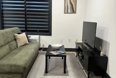 Image de 20 Min to Nyc-Beautiful and Spacious Apartment w/ King Bed and Private Parking