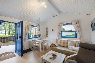 Image de Appartement 'Ferienhaus 'am Seeufer'' avec vue sur lac, terrasse privée et jardin privé