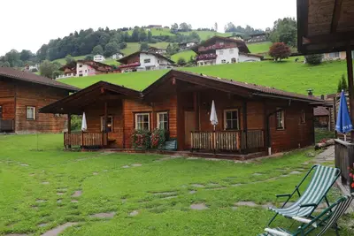 Image de Chalet rustique avec vue sur les montagnes