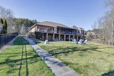 Image de Waterfront Lake Norman Retreat w\/ Dock + Hot Tub!