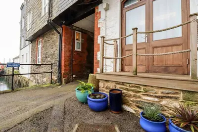 Zawn Nook, pet friendly, country holiday cottage in Falmouth