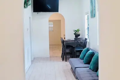 Image de EverBank Stadium Jaguars Lodging House | Sleeps 17 + | Central Jacksonville