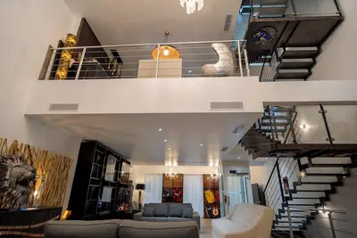 Image de Venue C - Luxurious & Spacious ~ Hot Tub ~ Sauna ~ Elevator