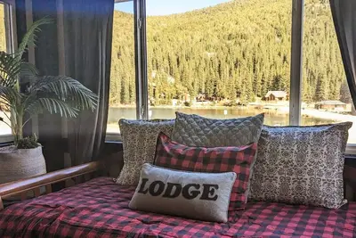 Image de Modern 2br lakeview Condo in the mountains