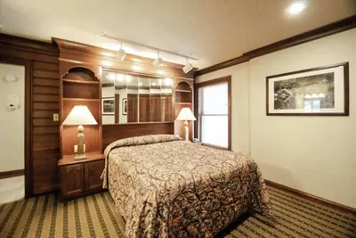 Image de Steamboat Condo at Sunburst Resort next to Skiing, Dining  and more (2bd)