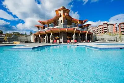 Image de The Hilltop | West Kelowna Luxury Resort Living