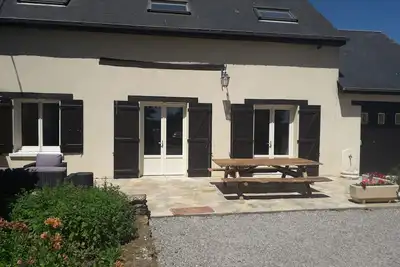 Image de Grange réhabilitée en une charmante maison en pleine campagne avec vue dégagée!
