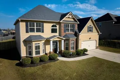 Image de 5Br, 3Ba, 10 beds, SuperHost, 5 min to Eisenhower