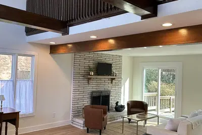 Image de Newly renovated midtown home near North Hills Mall, Pnc Arena, Ncsu, downtown.