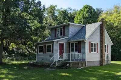 Image de Dunes Cottage at Town of Pines Lake Michigan near Indiana Dunes Parks! \n