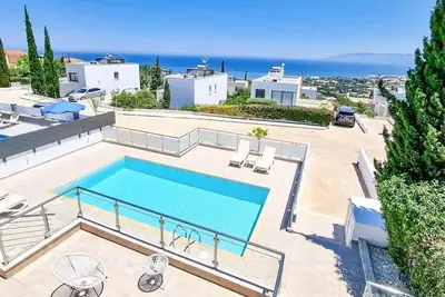 Image de Villa Prengos Bay View by Villa Plus