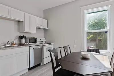 Image de Avenir Centre - 2 bdrm stylish apt - wifi