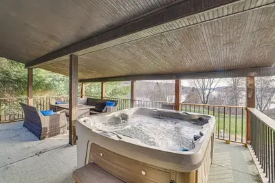 Image de Peaceful Poconos Cabin < 1 Mi to Lake Henry!
