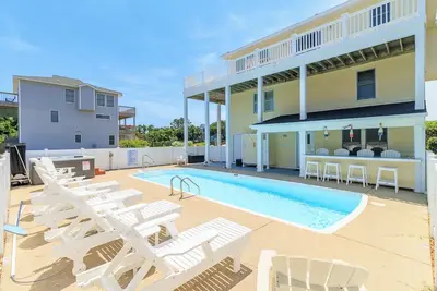 Image de Breathtaking sunsets from your front porch at Sea Suite