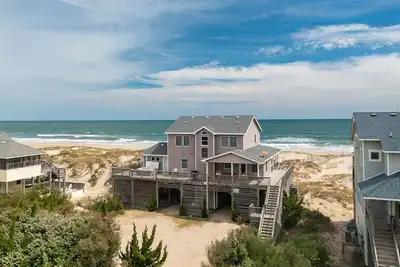 Image de Panoramic ocean views and secluded beaches at Starboard Watch in Carova!