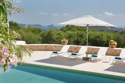 Superbe Villa Vue Sur Mer Au Dessus De Cala Jondal