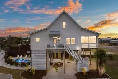 Image de 🏝️Escape to St. Joe Beach at Villa Blanca 💦Private Pool 🐾Pet Friendly 🏖️