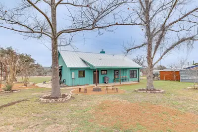 Image de Country Home Near Fredericksburg: Fire Pit & Grill