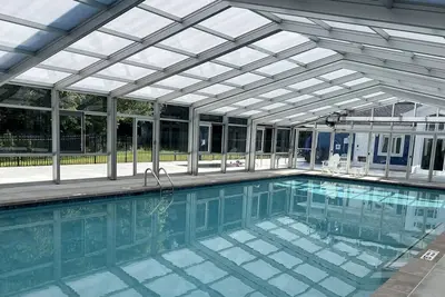 Image de 2 Association pools, hot tub, crib, sleeps 12.