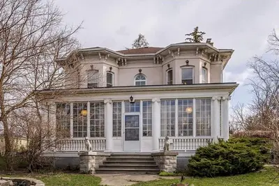 Image de Historic house in Cambridge, just a 5 minute walk down the hill to Old Galt.